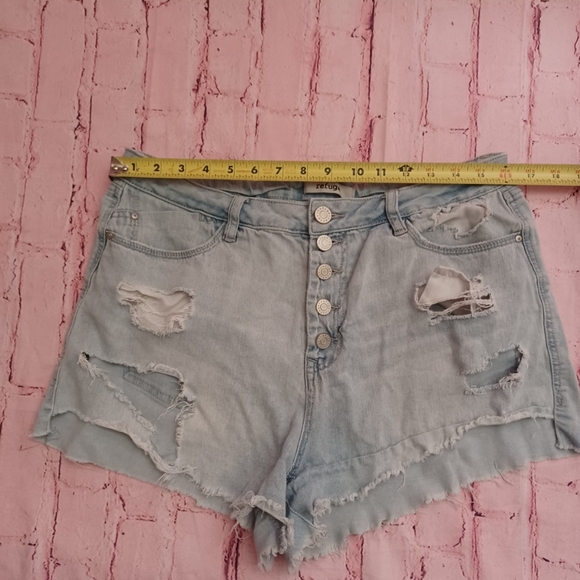 EUC Refuge Jean Shorts Size 14 - Picture 5 of 8